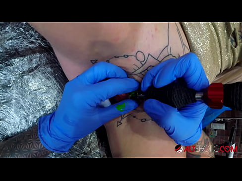 ❤️ Tsis tshua muaj tattooed hottie Sully Savage tau txais tattoo ntawm nws clitoris Super porn ntawm hmn.videolucrativo.top% ❤